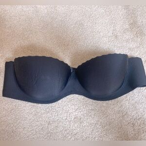 Strapless black bra. Victoria’s Secret Angels. 36A